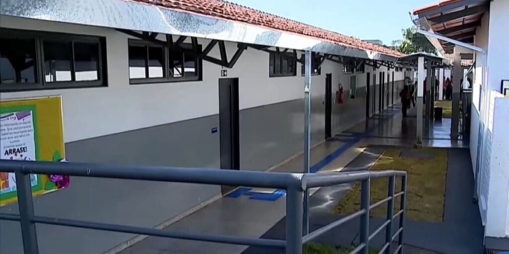 Aparecida de Goiânia celebra inauguração do novo Colégio Estadual Santa ...