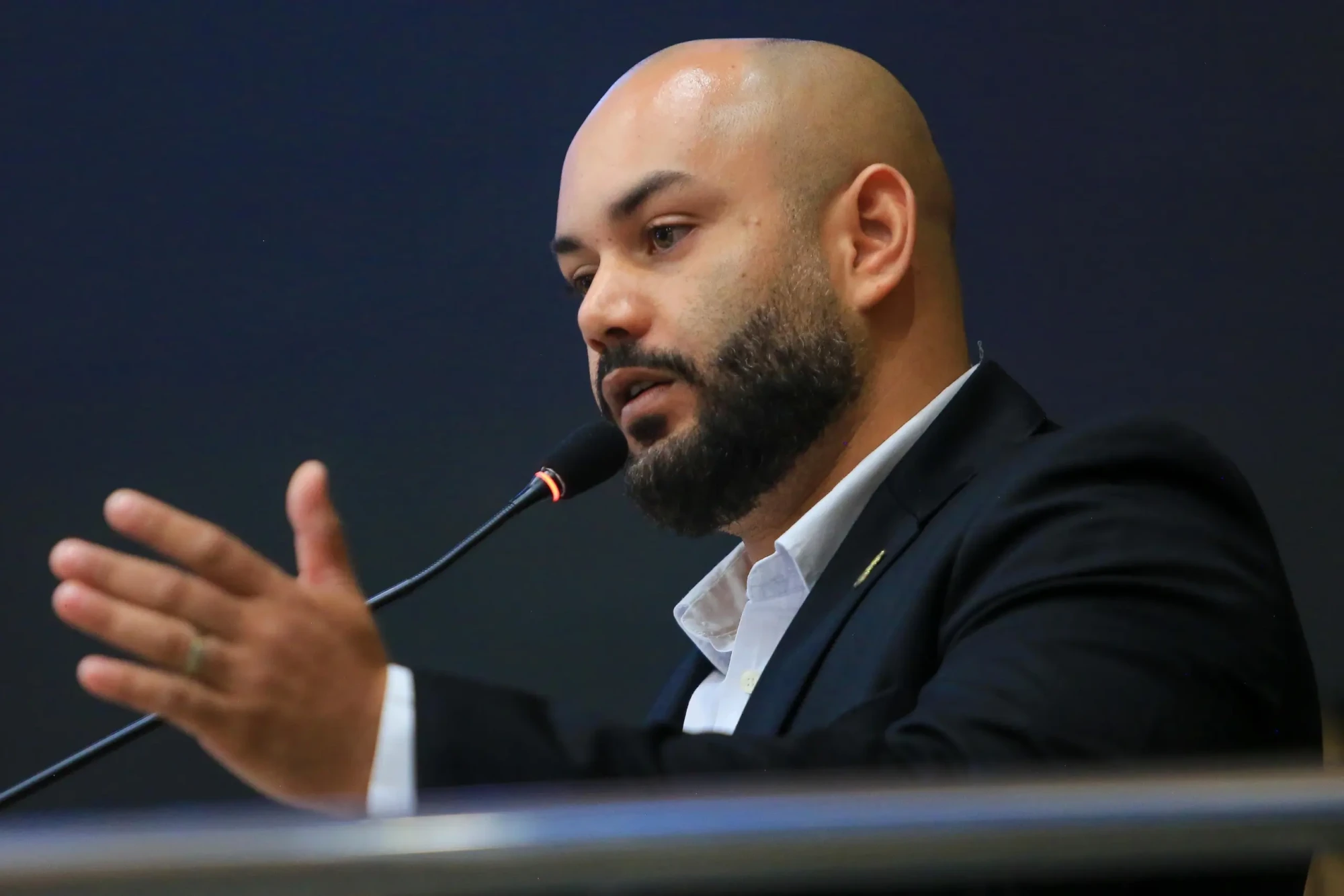 Foto do vereador Lipe Gomes.