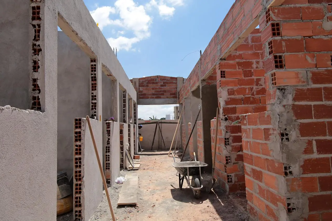 Foto das construções do centro CATA