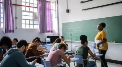 Alunos em sala de aula.