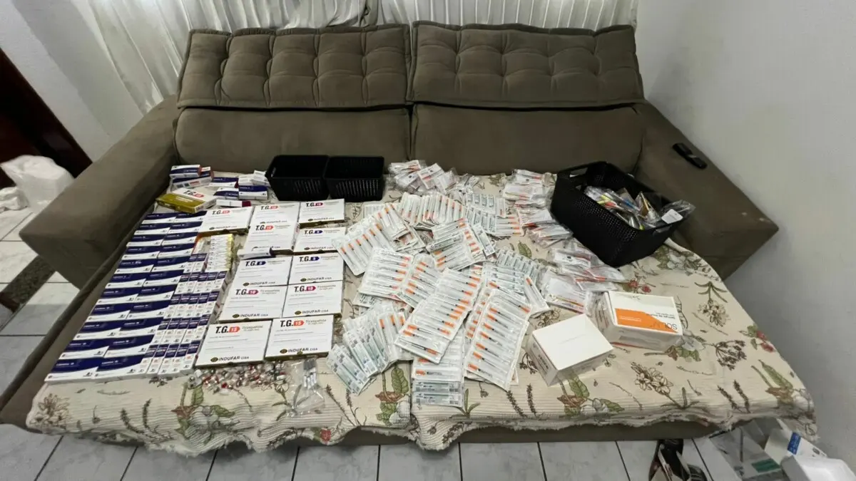Imagens dos medicamentos ilegais apreendidos.