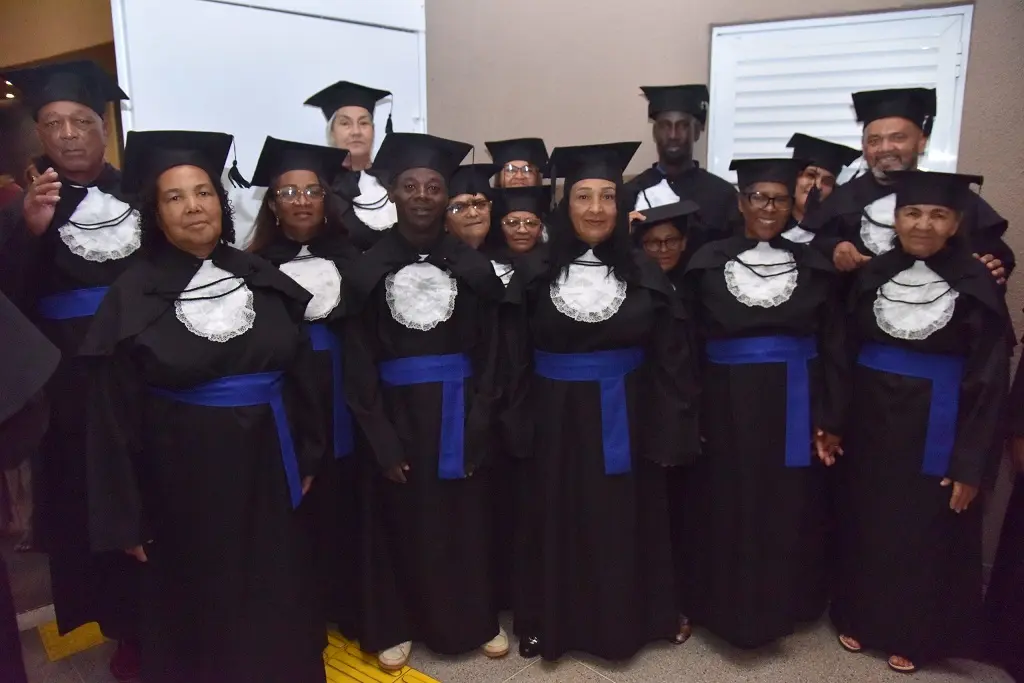 Foto dos formandos do projeto "Alfabetização e Família".