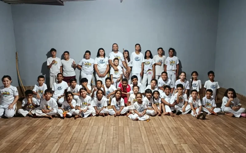 Foto dos professores e alunos do projeto Geração de Valor.