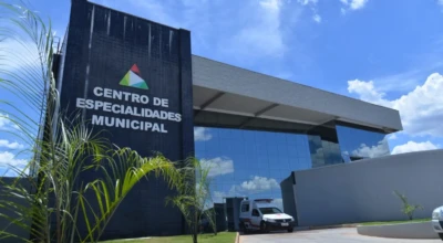 Fachada do centro de especialidades municipal.