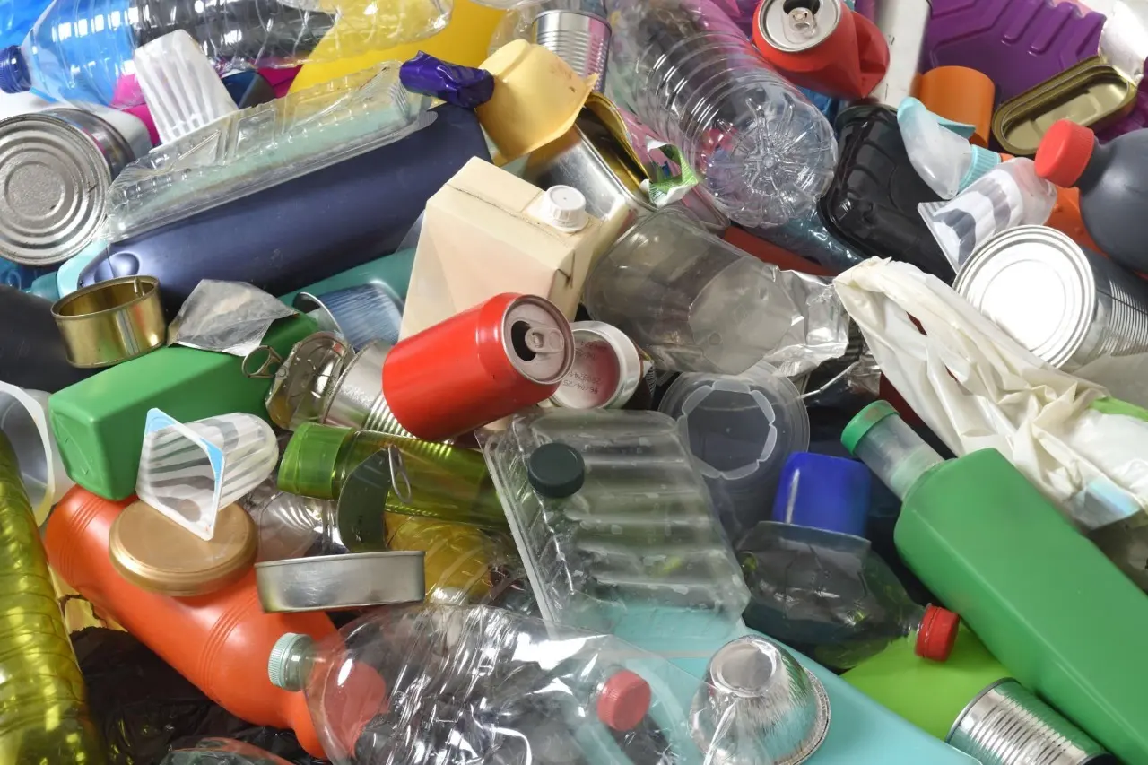 Foto de produtos que serão reciclados.