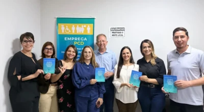Foto dos participantes da inauguração do projeto.