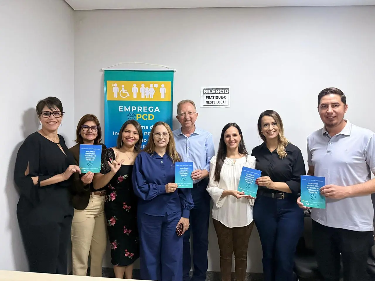 Foto dos participantes da inauguração do projeto.