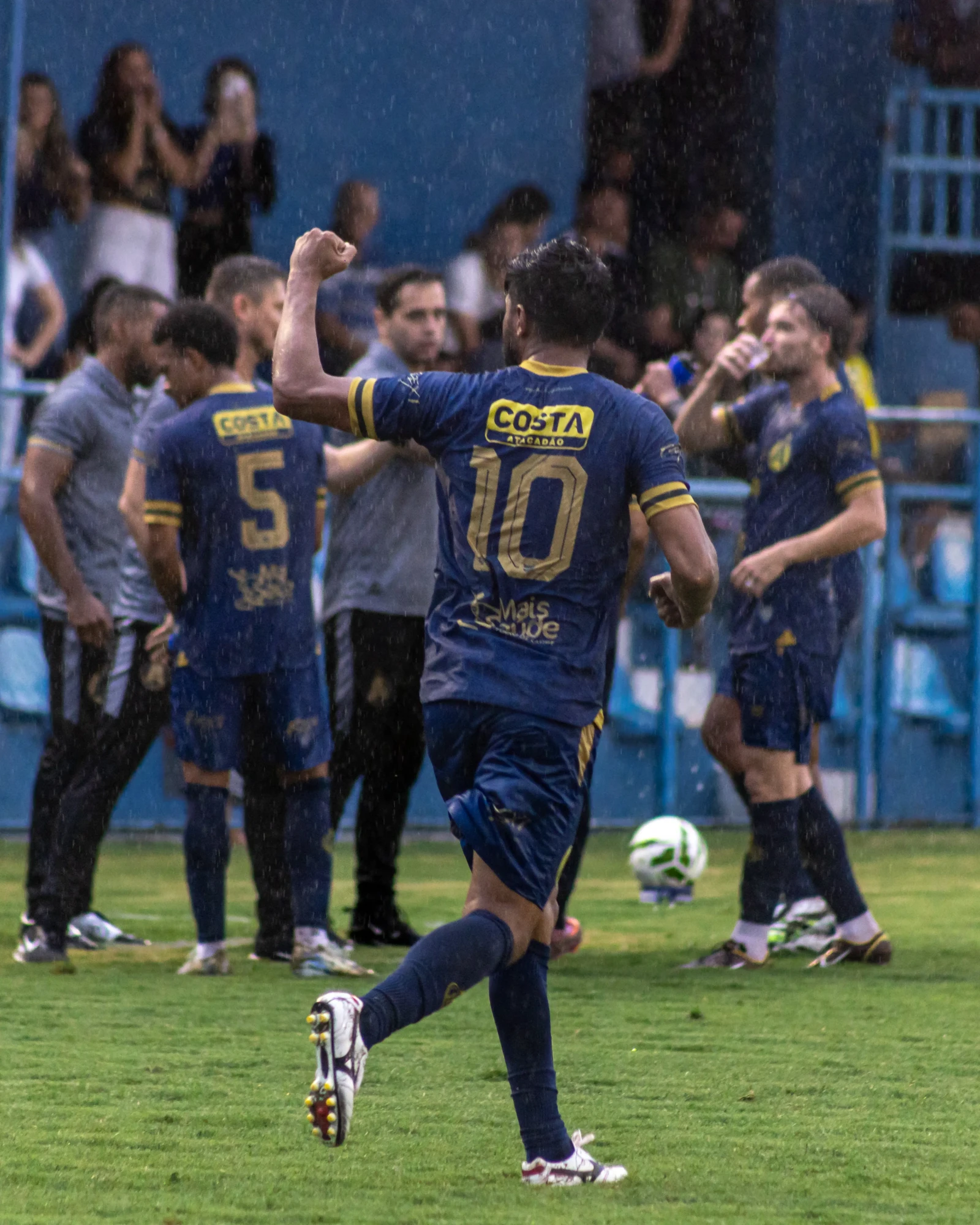 Aparecidense goleia Goiatuba