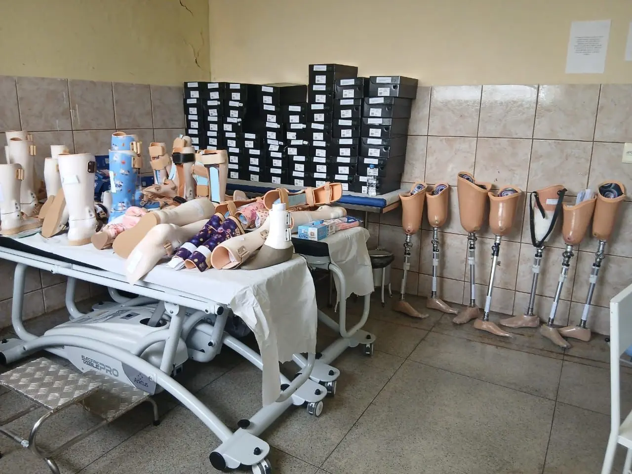 AMAG distribui próteses para pacientes no SUS.