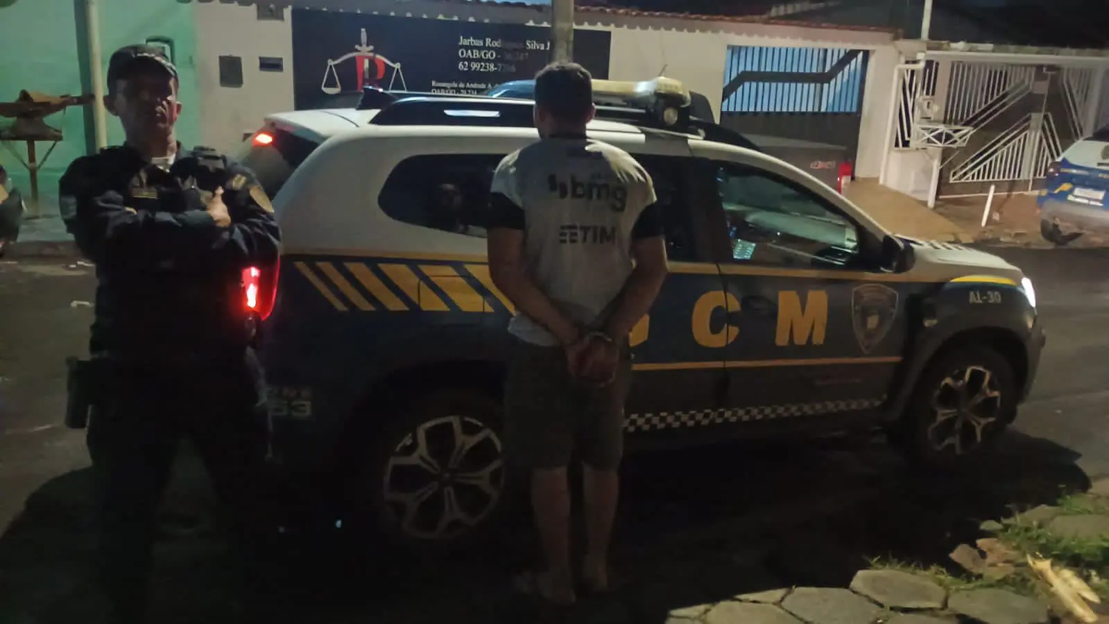 Foto da equipe da GCM que prendeu o suspeito.