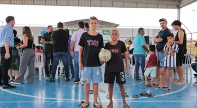 Pessoas participaram do evento realizado na praça da juventude.