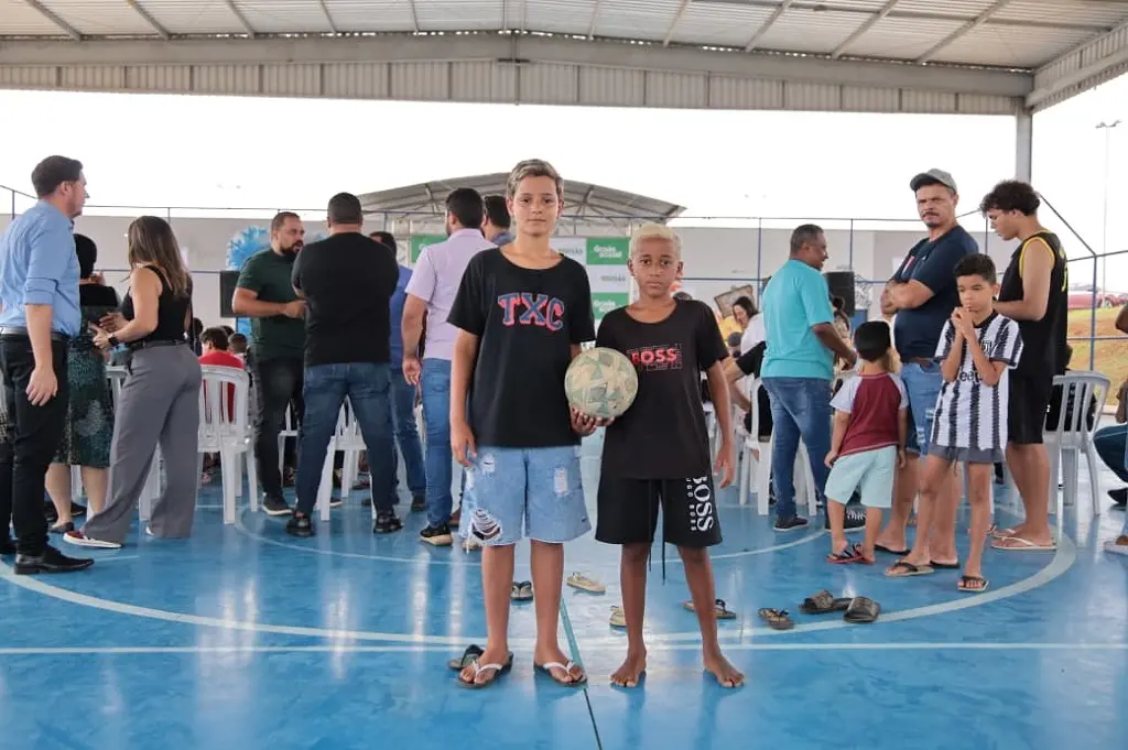 Pessoas participaram do evento realizado na praça da juventude.