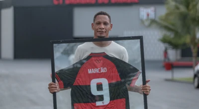Marcão é homenageado no CT do Dragão.