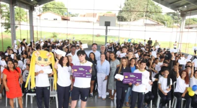 Alunos que receberam o benefício do programa Bolsa Estudo.