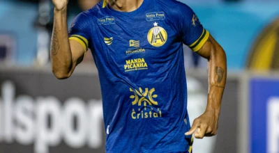Marcão comemora gol no Estádio Annibal Batista de Toledo