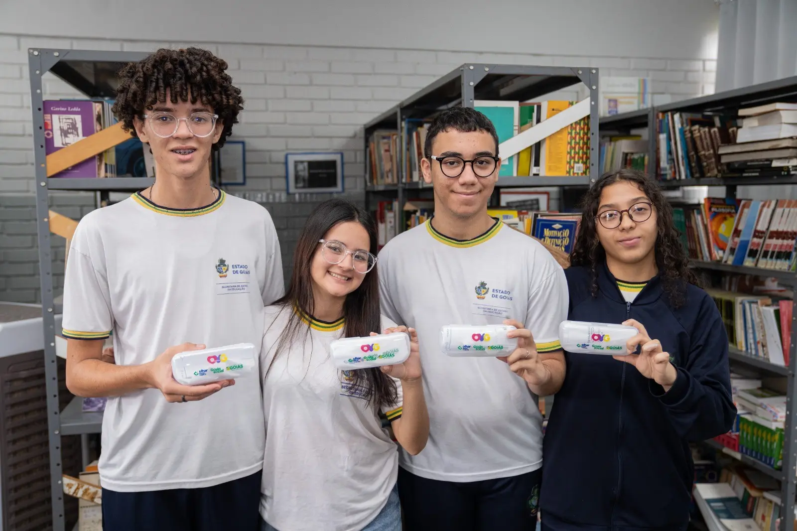 Alunos da rede que receberam os óculos pelo Programa Olhar para todos.