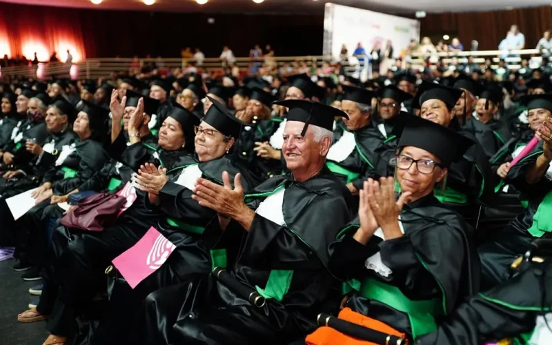 Formando do curso de inclusão digital.
