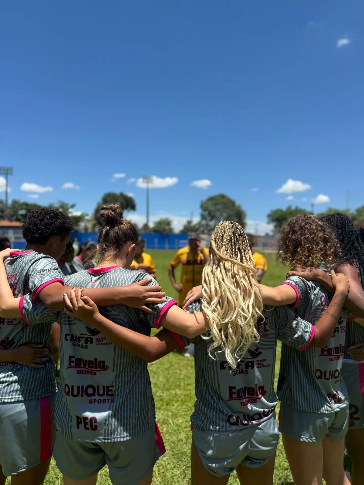 Planalto Goleia o Trindade