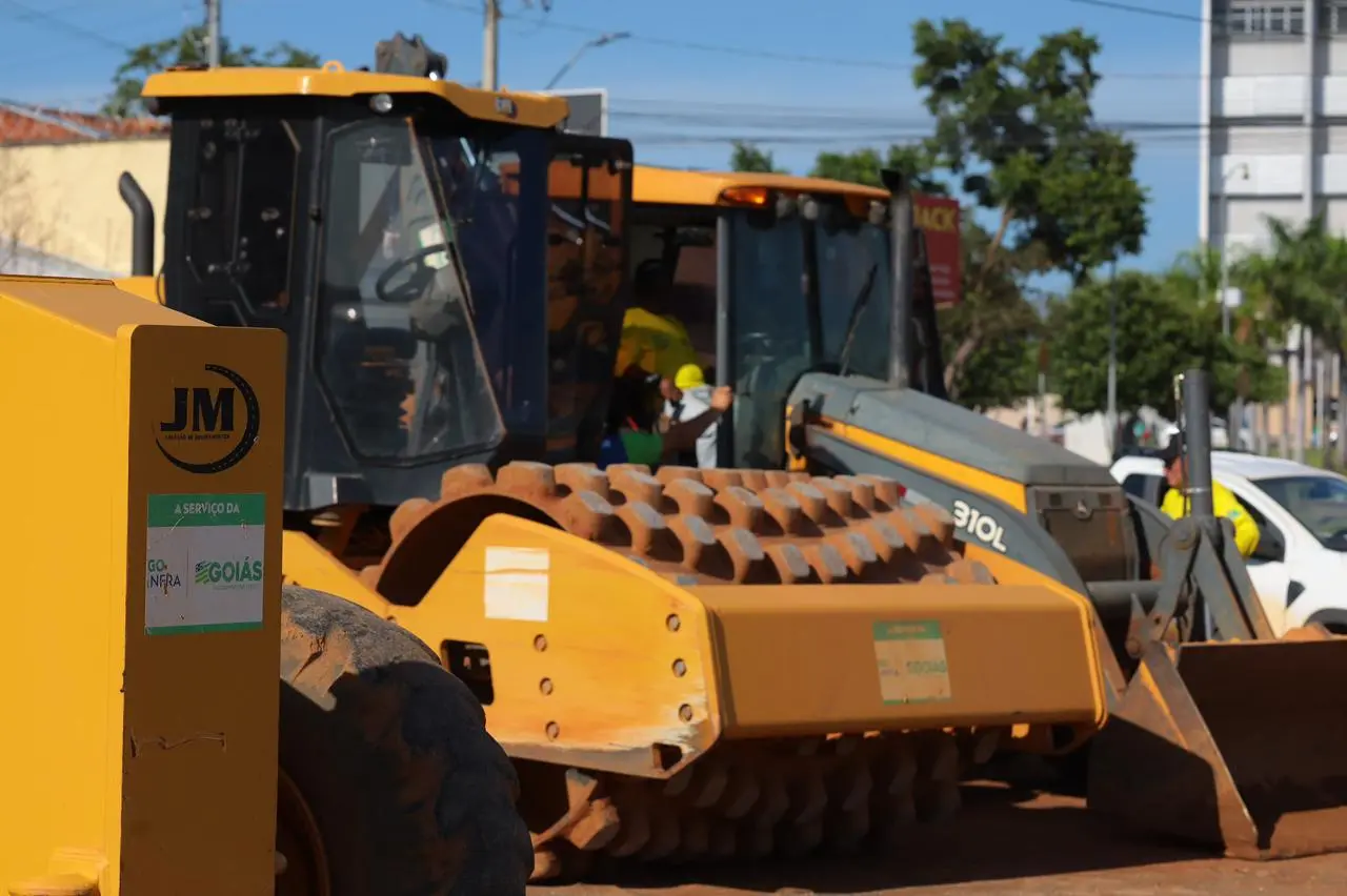 Máquina usada em parceria entre prefetura e Goinfra.