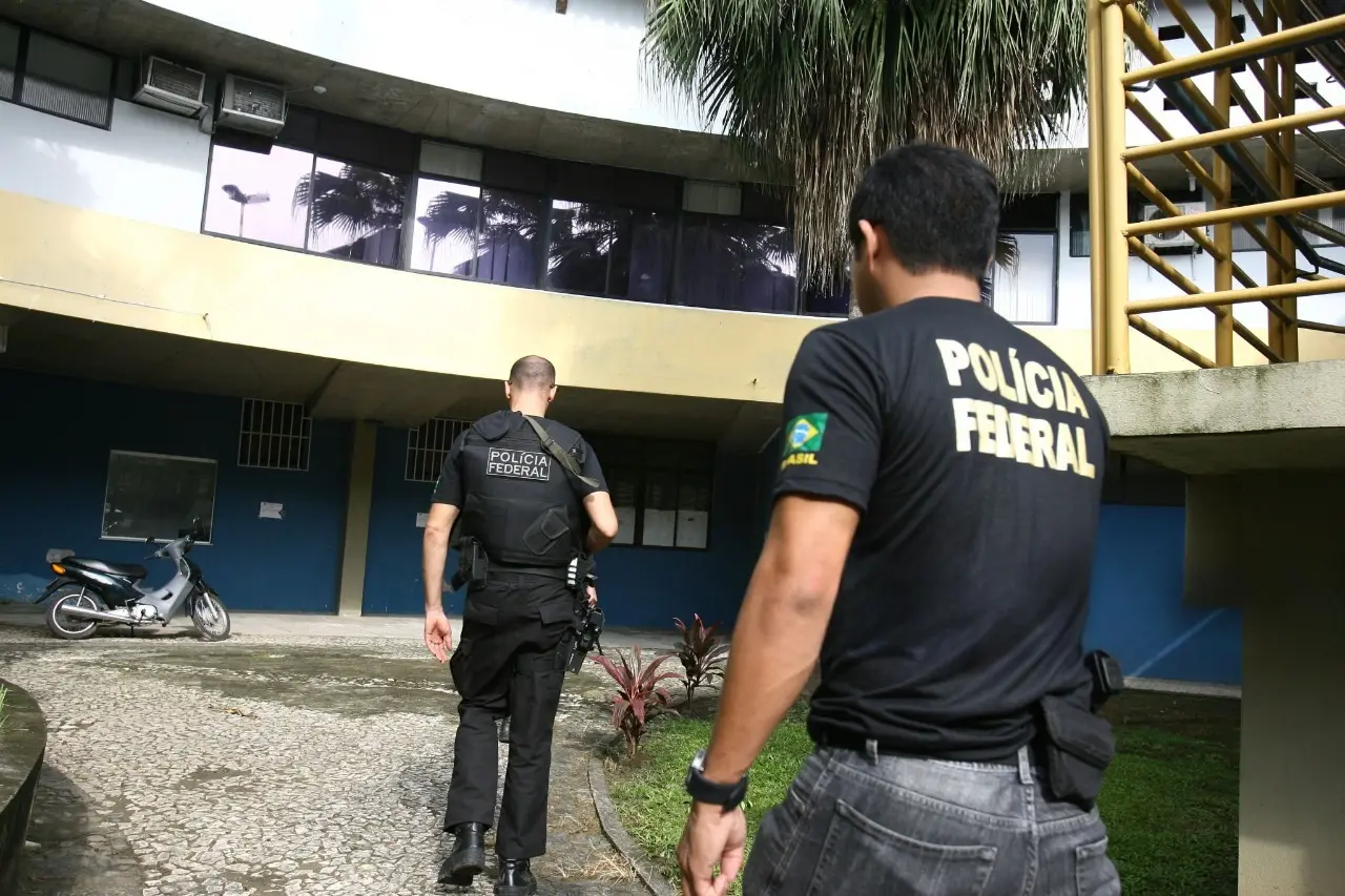Fotos de agentes da polícia federal