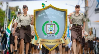 Desfile da banda marcial na celebração do aniversário de 104 anos de Aparecida.