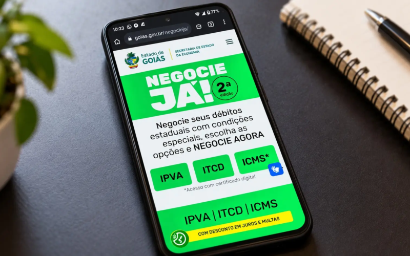 Smartphone exibindo portal Negocie Já!
